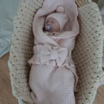 Конверт для малышей на выписку новорожденного вязаный